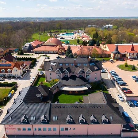 Spa & Wellness Hotel Orchidea Вельки-Медер Экстерьер фото