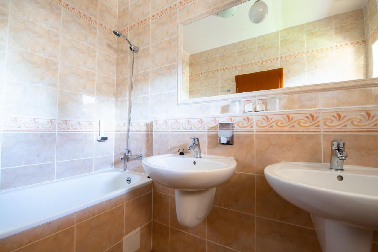 Spa & Wellness Hotel Orchidea Вельки-Медер Номер фото