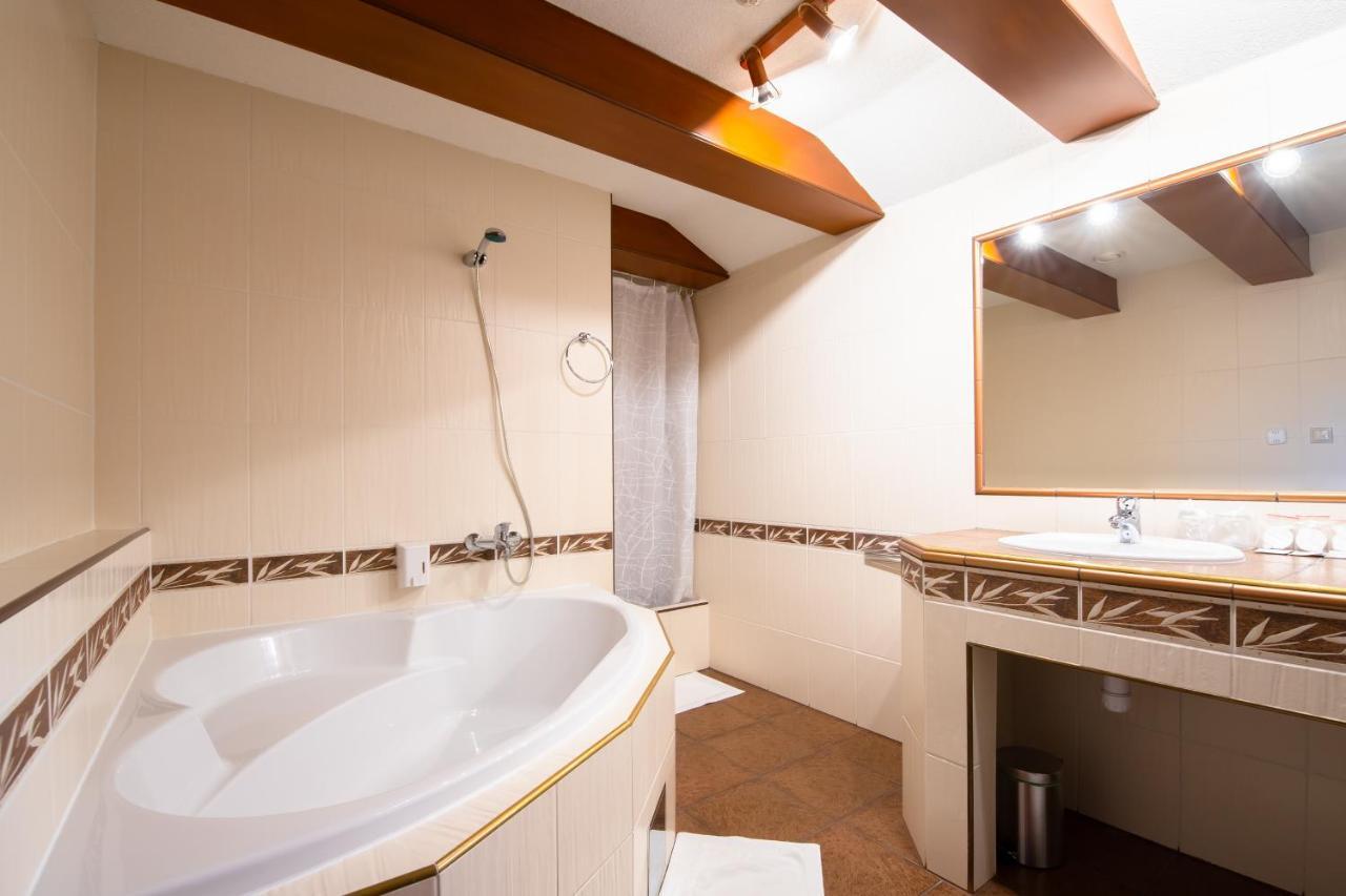 Spa & Wellness Hotel Orchidea Вельки-Медер Экстерьер фото