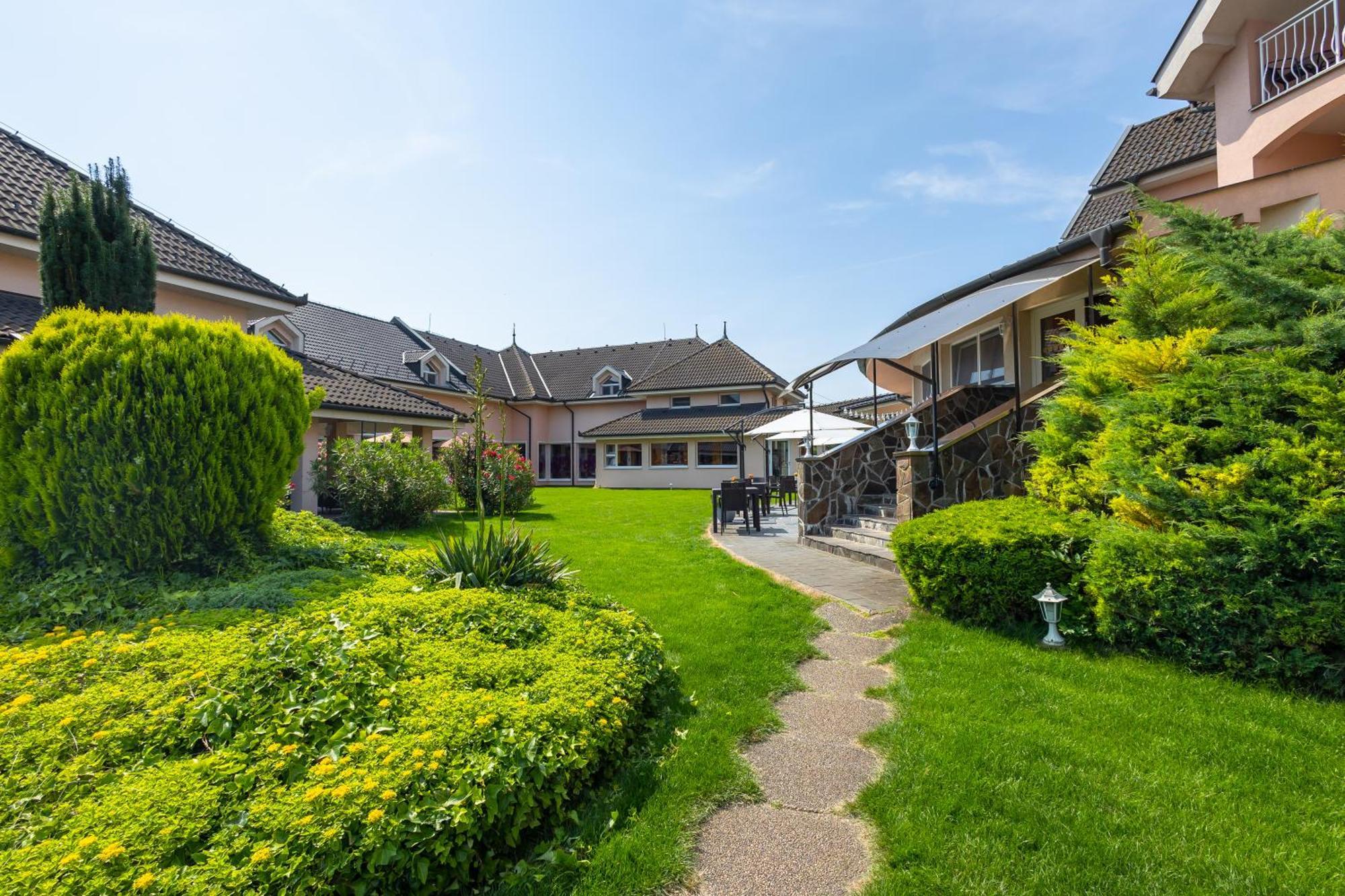 Spa & Wellness Hotel Orchidea Вельки-Медер Экстерьер фото