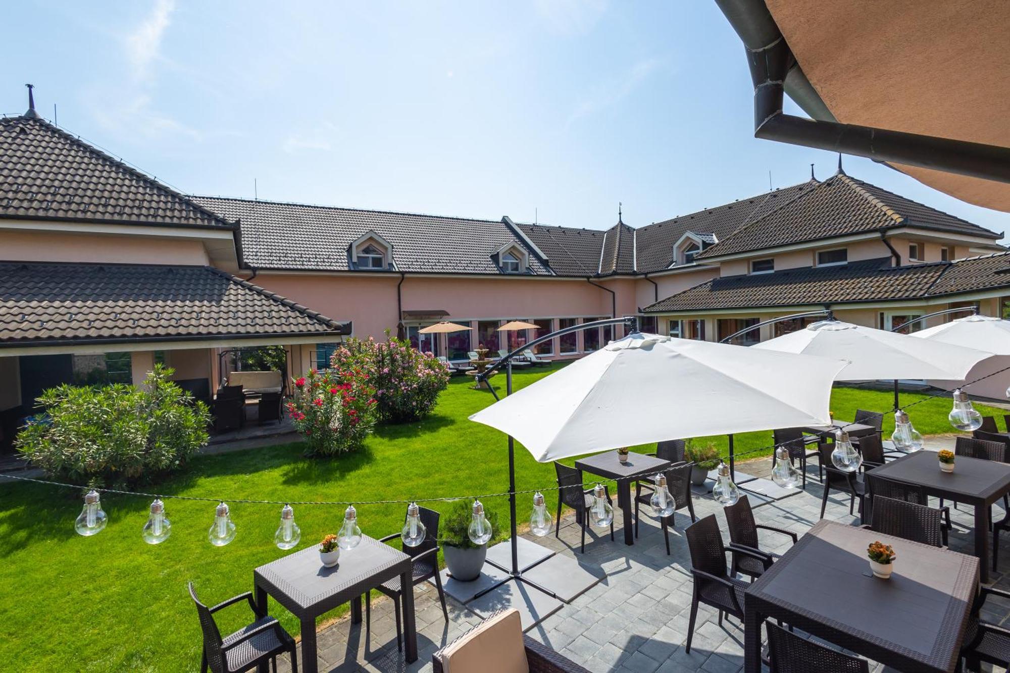 Spa & Wellness Hotel Orchidea Вельки-Медер Экстерьер фото