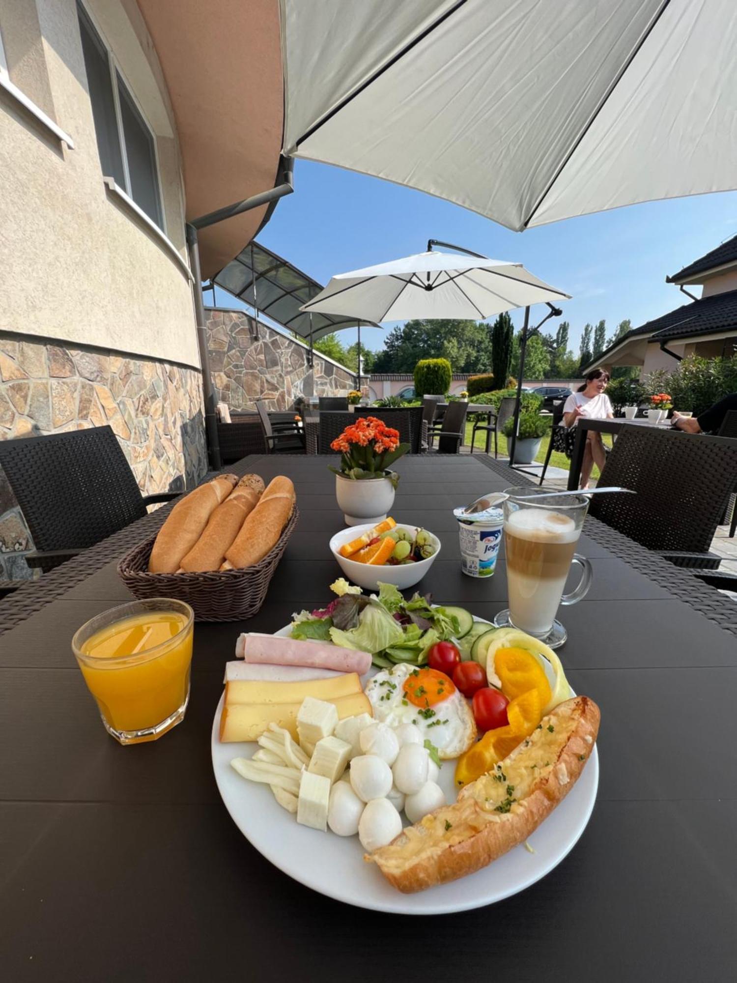 Spa & Wellness Hotel Orchidea Вельки-Медер Экстерьер фото