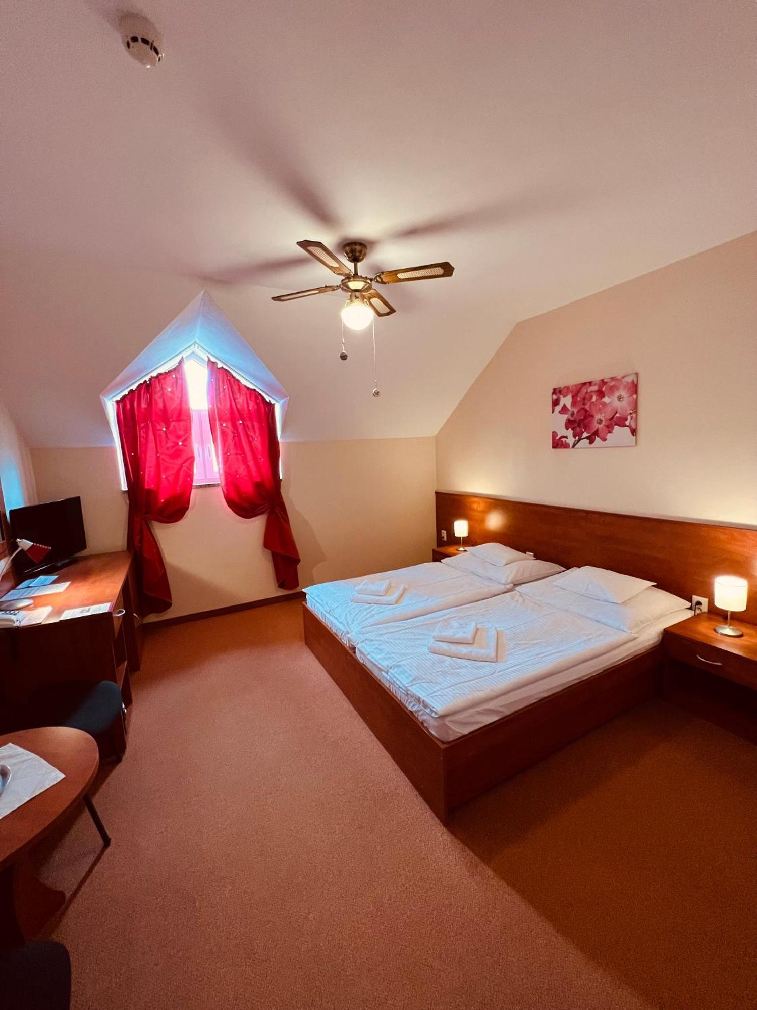 Spa & Wellness Hotel Orchidea Вельки-Медер Экстерьер фото